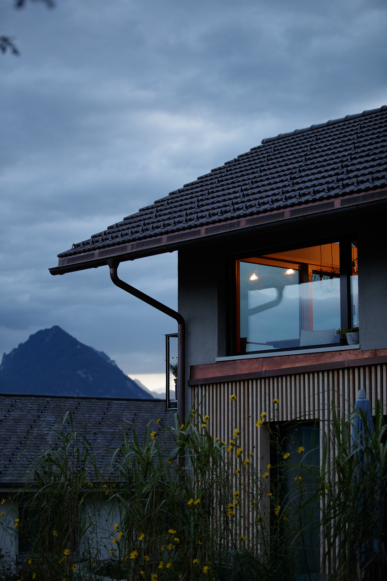 einfamilienhaus bei nacht