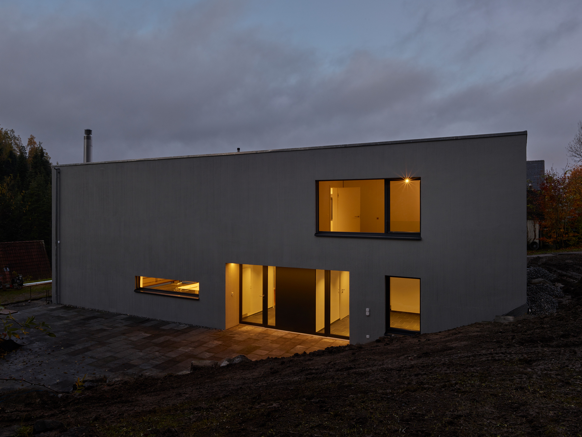 einfamilienhaus bei nacht